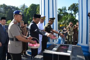 You are currently viewing Ziarah Makam Pahlawan Awali Agenda Utama Peringatan Hari Jadi Cilacap